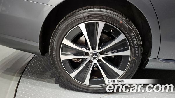 Mercedes-Benz E-Class 2021, фото 5
