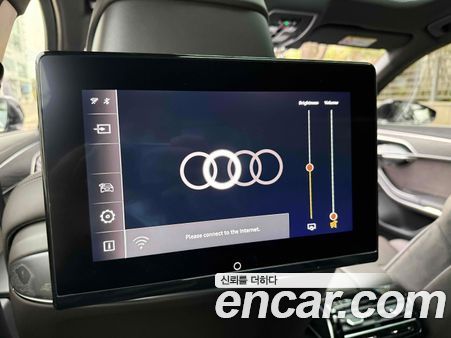 Audi A8 2023, фото 17