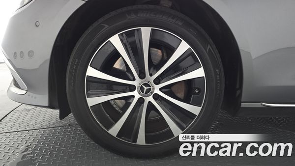 Mercedes-Benz E-Class 2021, фото 4
