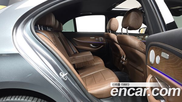 Mercedes-Benz E-Class 2021, фото 17