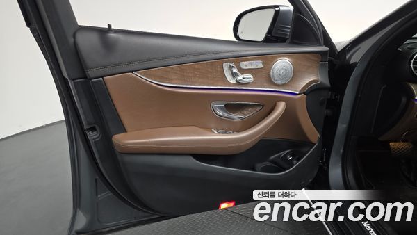 Mercedes-Benz E-Class 2021, фото 13