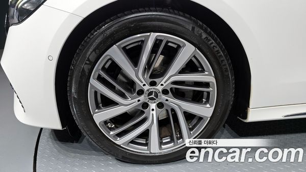 Mercedes-Benz E-Class 2024, фото 5