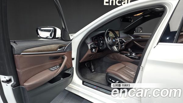 BMW 5 Series 2021, фото 10