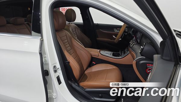 Mercedes-Benz E-Class 2021, фото 16
