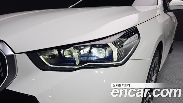 BMW 5 Series 2024, фото 8