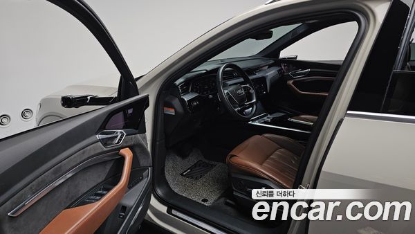 Audi e-tron 2020, фото 12