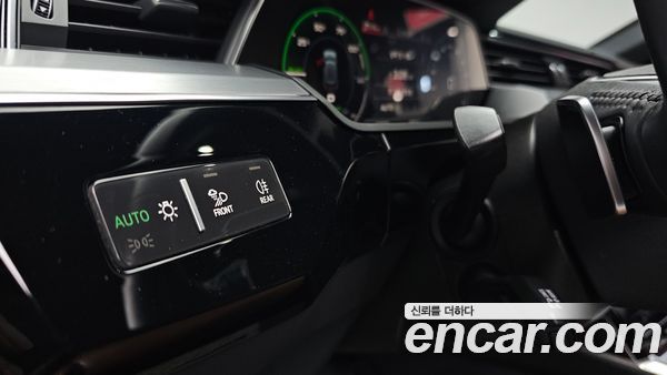 Audi e-tron 2020, фото 25