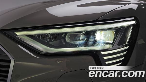 Audi e-tron 2020, фото 7