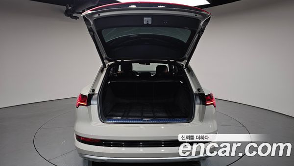 Audi e-tron 2020, фото 33