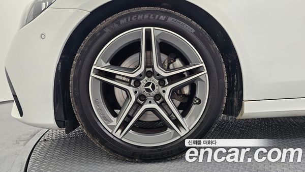 Mercedes-Benz E-Class 2023, фото 5