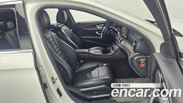 Mercedes-Benz E-Class 2023, фото 16