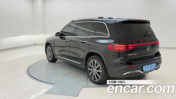 Mercedes-Benz EQB 2026, фото 3
