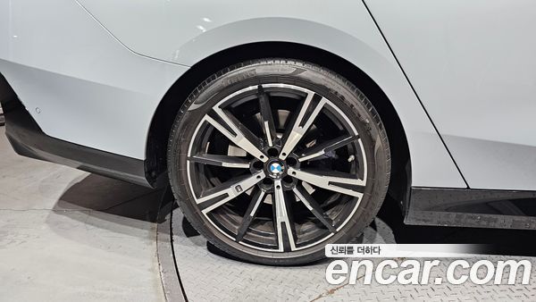 BMW 5 Series 2024, фото 5