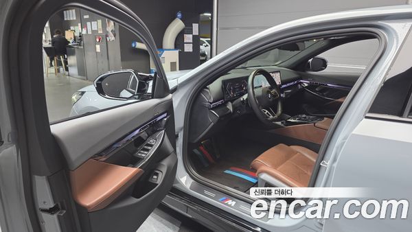 BMW 5 Series 2024, фото 13