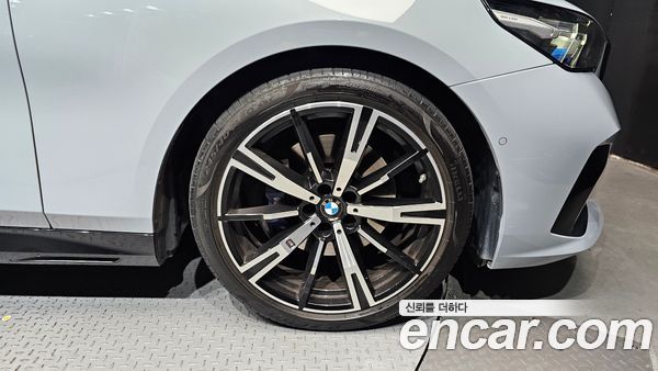 BMW 5 Series 2024, фото 7