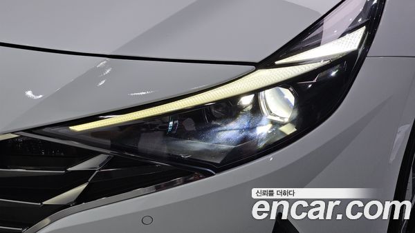 Hyundai Elantra 2023, фото 7