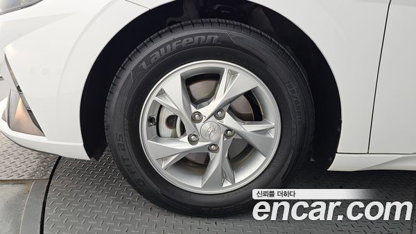 Hyundai Elantra 2023, фото 5