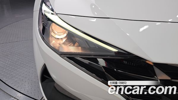 Hyundai Elantra 2023, фото 8