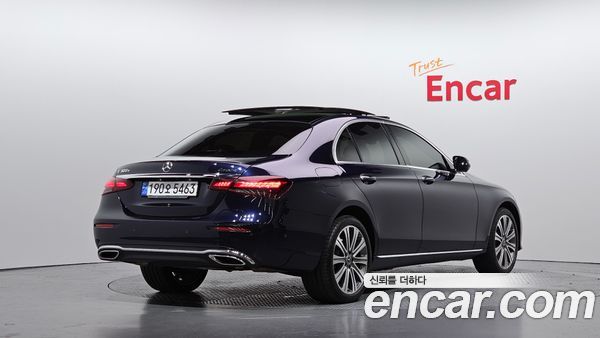 Mercedes-Benz E-Class 2023, фото 2