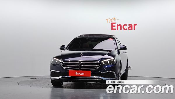 Mercedes-Benz E-Class 2023, фото 3