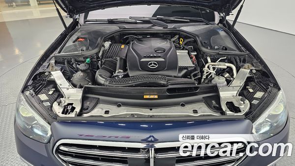 Mercedes-Benz E-Class 2023, фото 6