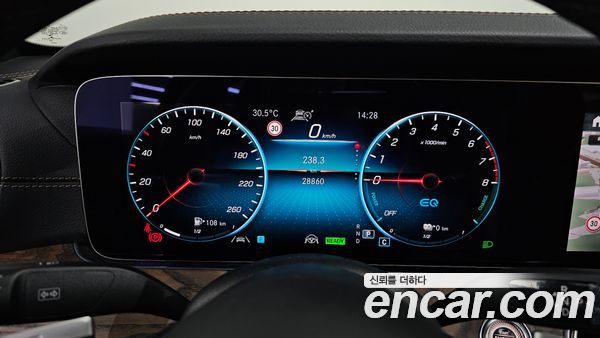 Mercedes-Benz E-Class 2023, фото 11