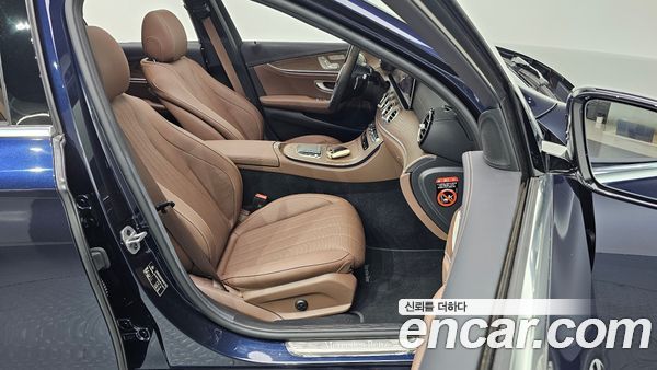 Mercedes-Benz E-Class 2023, фото 13