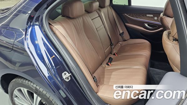 Mercedes-Benz E-Class 2023, фото 17