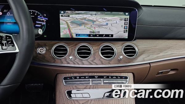 Mercedes-Benz E-Class 2023, фото 18