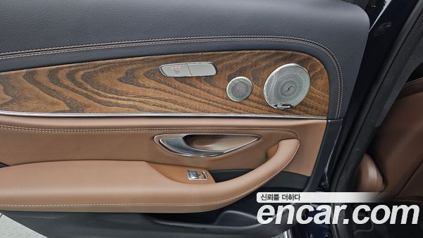 Mercedes-Benz E-Class 2023, фото 25