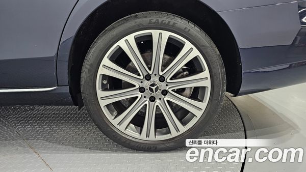 Mercedes-Benz E-Class 2023, фото 7