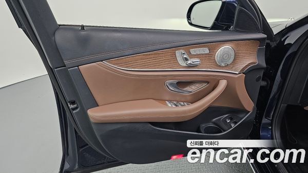 Mercedes-Benz E-Class 2023, фото 14