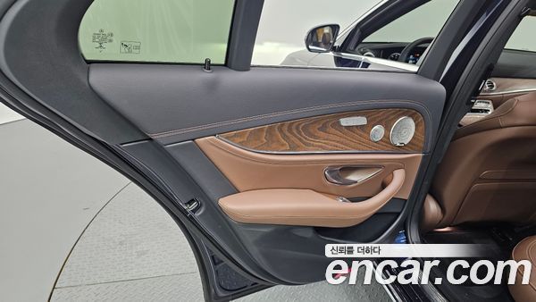Mercedes-Benz E-Class 2023, фото 15