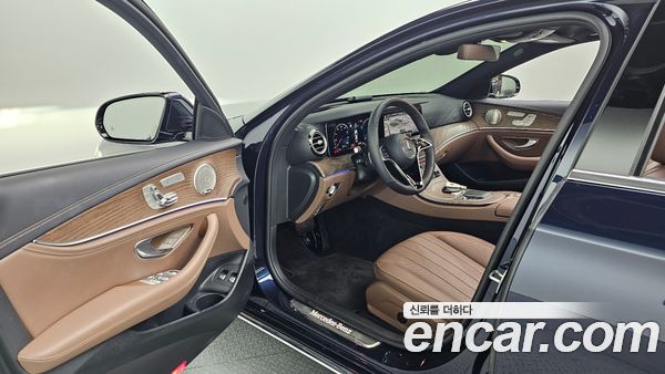 Mercedes-Benz E-Class 2023, фото 16