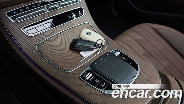Mercedes-Benz E-Class 2023, фото 28