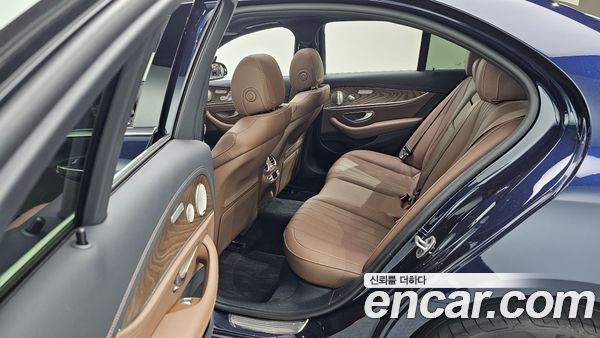 Mercedes-Benz E-Class 2023, фото 30