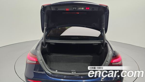 Mercedes-Benz E-Class 2023, фото 32