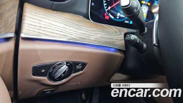 Mercedes-Benz E-Class 2023, фото 33