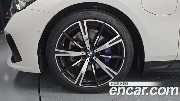 BMW 5 Series 2025, фото 5