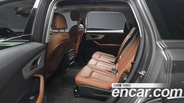 Audi Q7 2021, фото 16