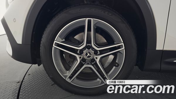 Mercedes-Benz GLB 2023, фото 4