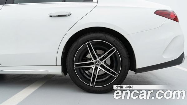 Mercedes-Benz E-Class 2026, фото 5