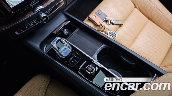 Volvo XC60 2025, фото 11