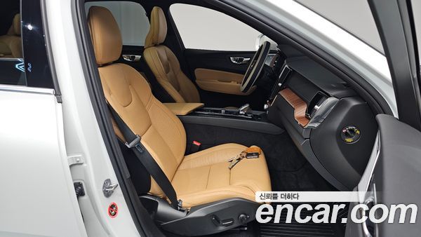 Volvo XC60 2025, фото 15