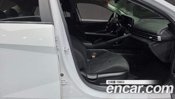 Hyundai Elantra 2021, фото 16
