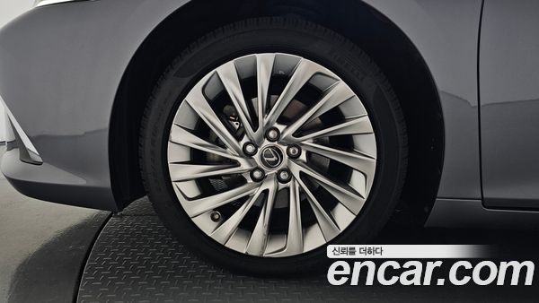 Lexus ES 2020, фото 5