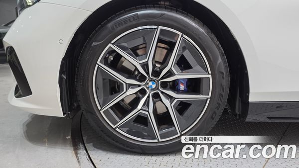 BMW 5 Series 2025, фото 5