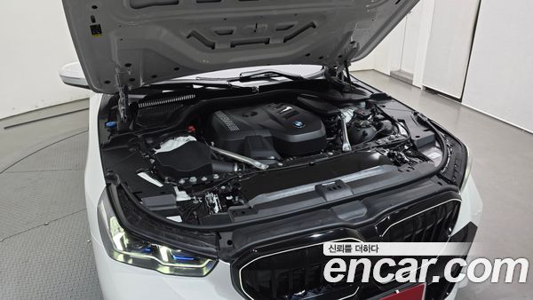 BMW 5 Series 2025, фото 6