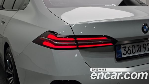 BMW 5 Series 2025, фото 9