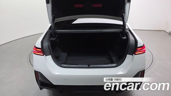 BMW 5 Series 2025, фото 32